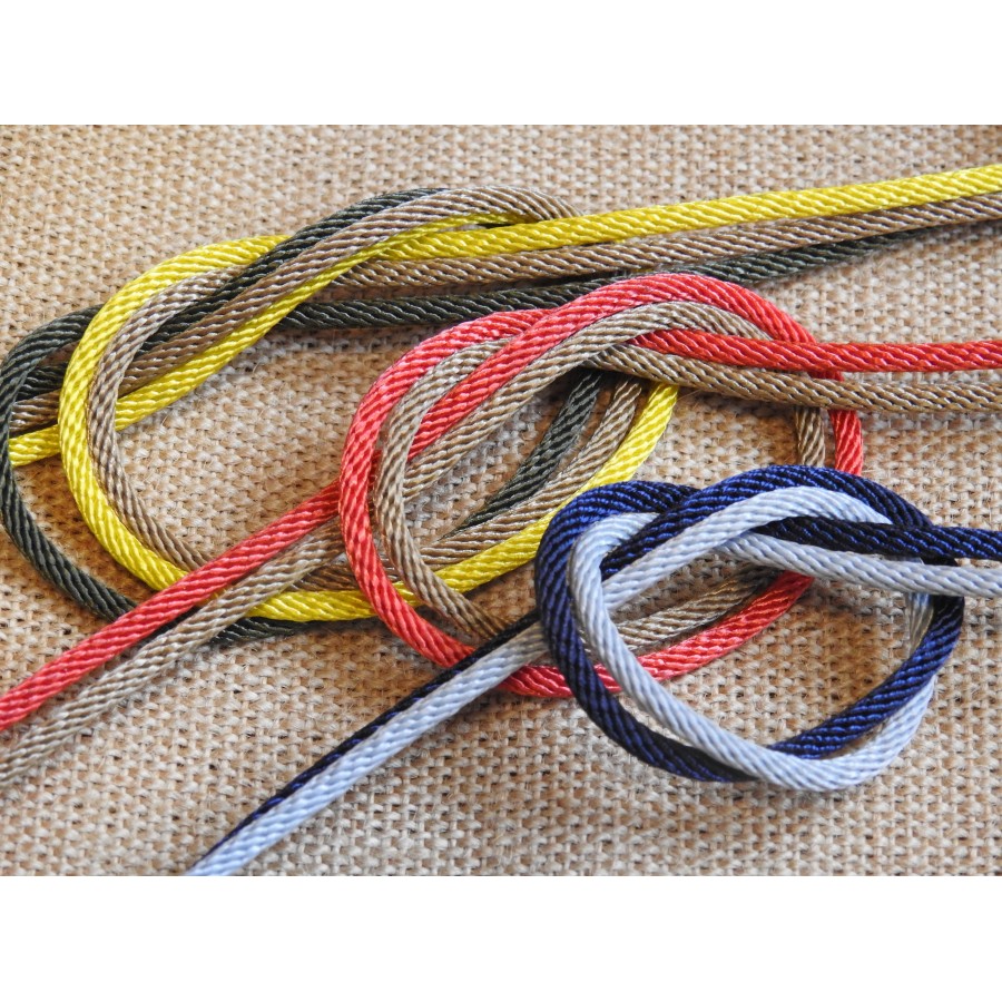 couleurs : kaki, jaune, beige, rouge, bleu, gris