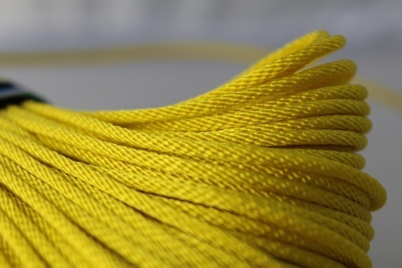 Ligne à thon colorée jaune