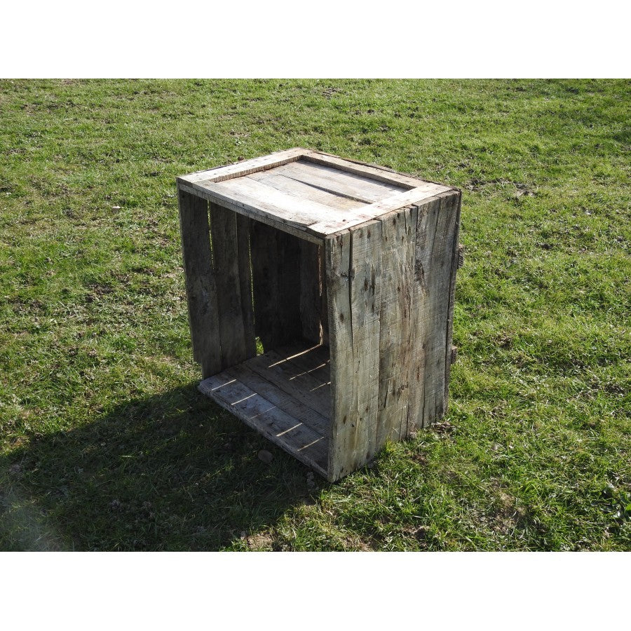 caisse en bois ancienne d'origine avant le traitement  par goudron de pin