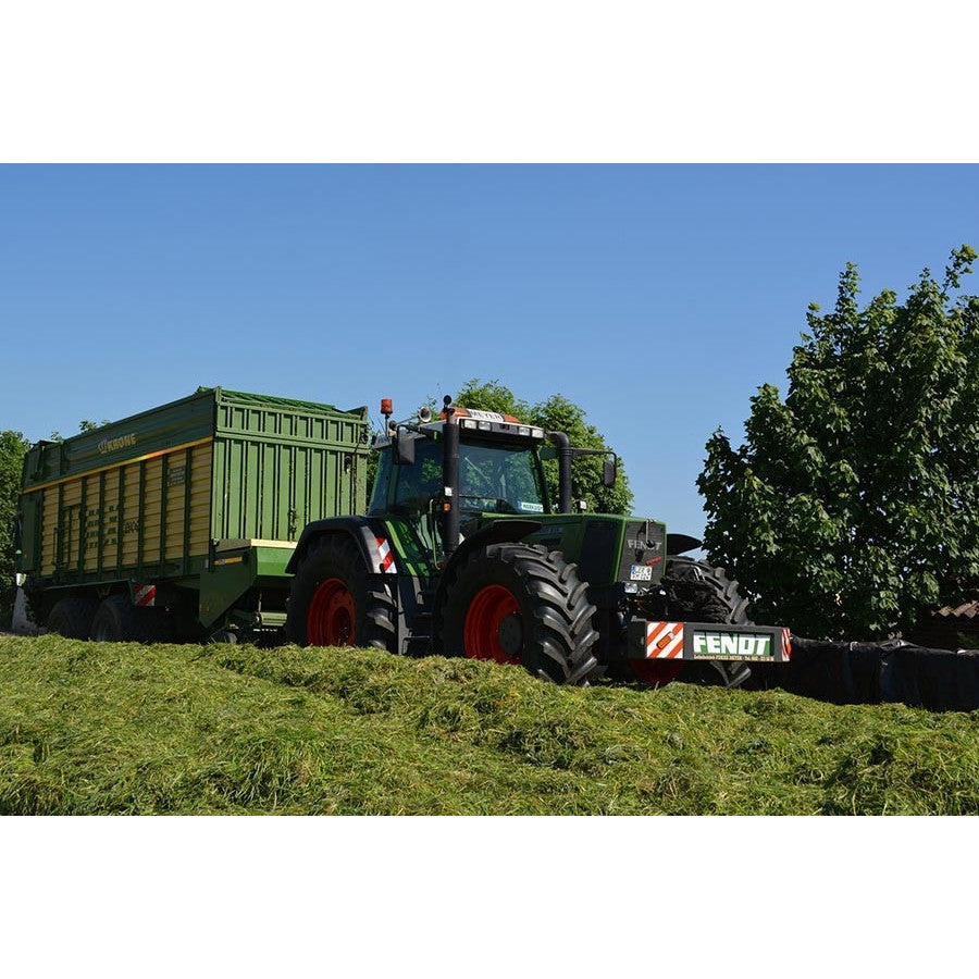 tracteur et fourrage pour ensilage