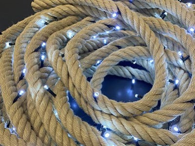 Guirlande lumineuse décorative en corde DIY : étapes simples